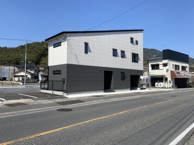 中古戸建　伴東7丁目の前面道路含む現地写真