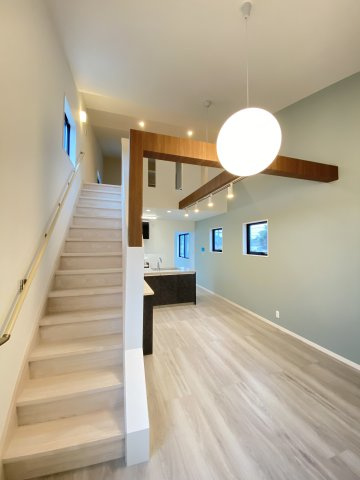 中古戸建　伴東7丁目の居間・リビング|2F　LDK15帖　