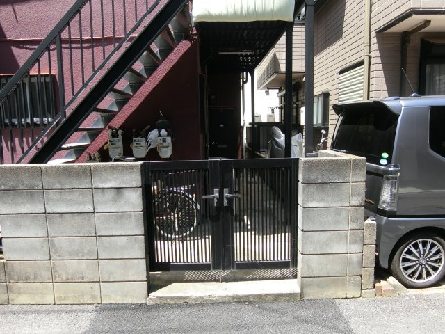 和泉荘のエントランス