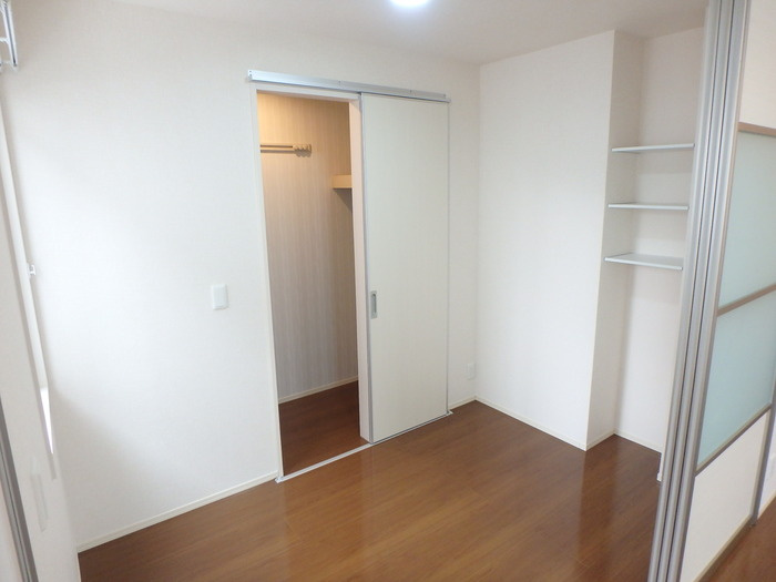 ルミナス山岸の洋室