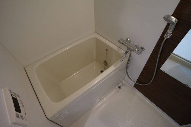 千葉市花見川区畑町の賃貸マンションの浴室|追焚機能付です