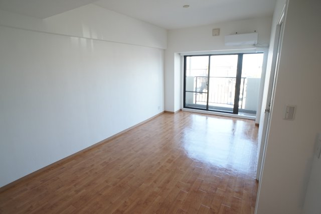 千葉市花見川区畑町の賃貸マンションの居間・リビング|リビング約12帖ございます