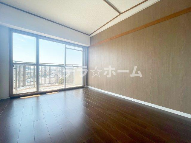 青葉丘マンションの洋室|広々とした洋室です