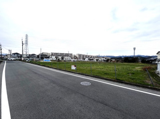 【周辺】 | 接道部分と物件です。　間口約46ｍ