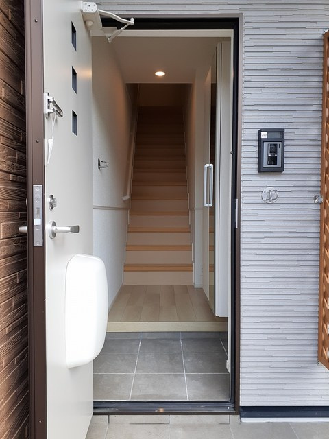 コクーン・カナサの玄関