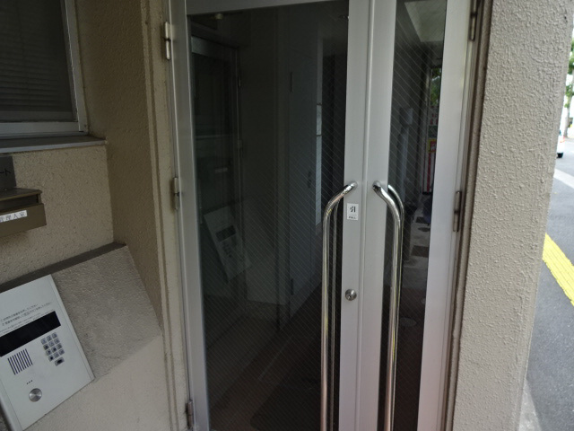 カンフォート花北のエントランス