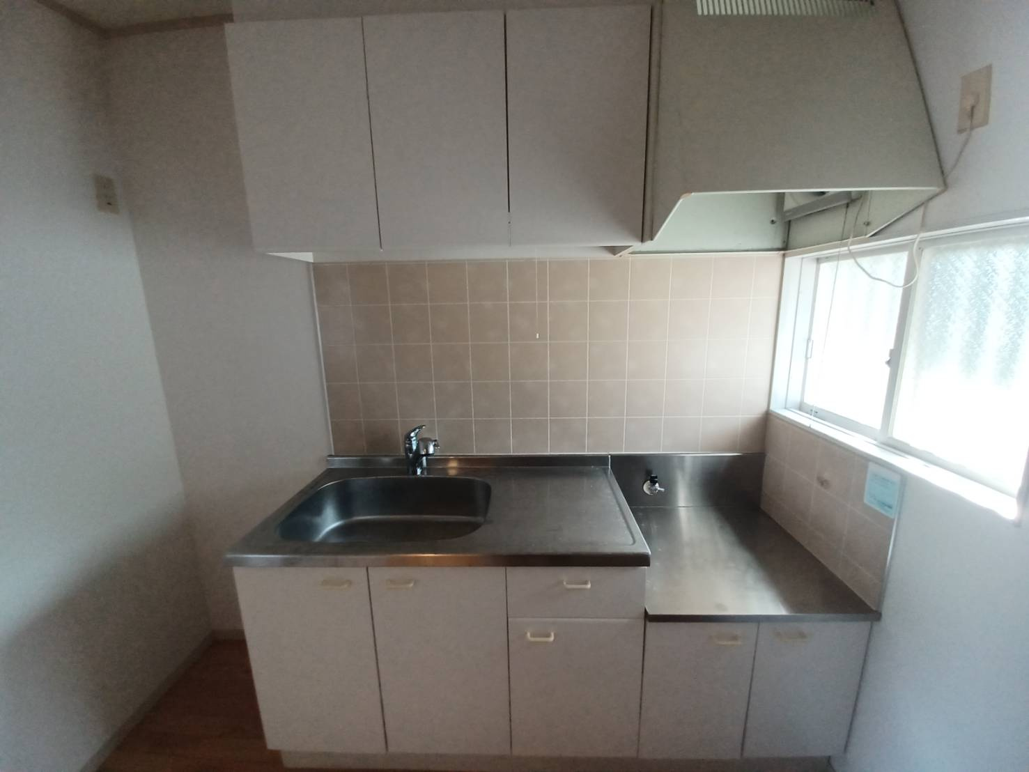 エステ東田のキッチン|現在リフォーム中の為、同仕様物件の写真となります。