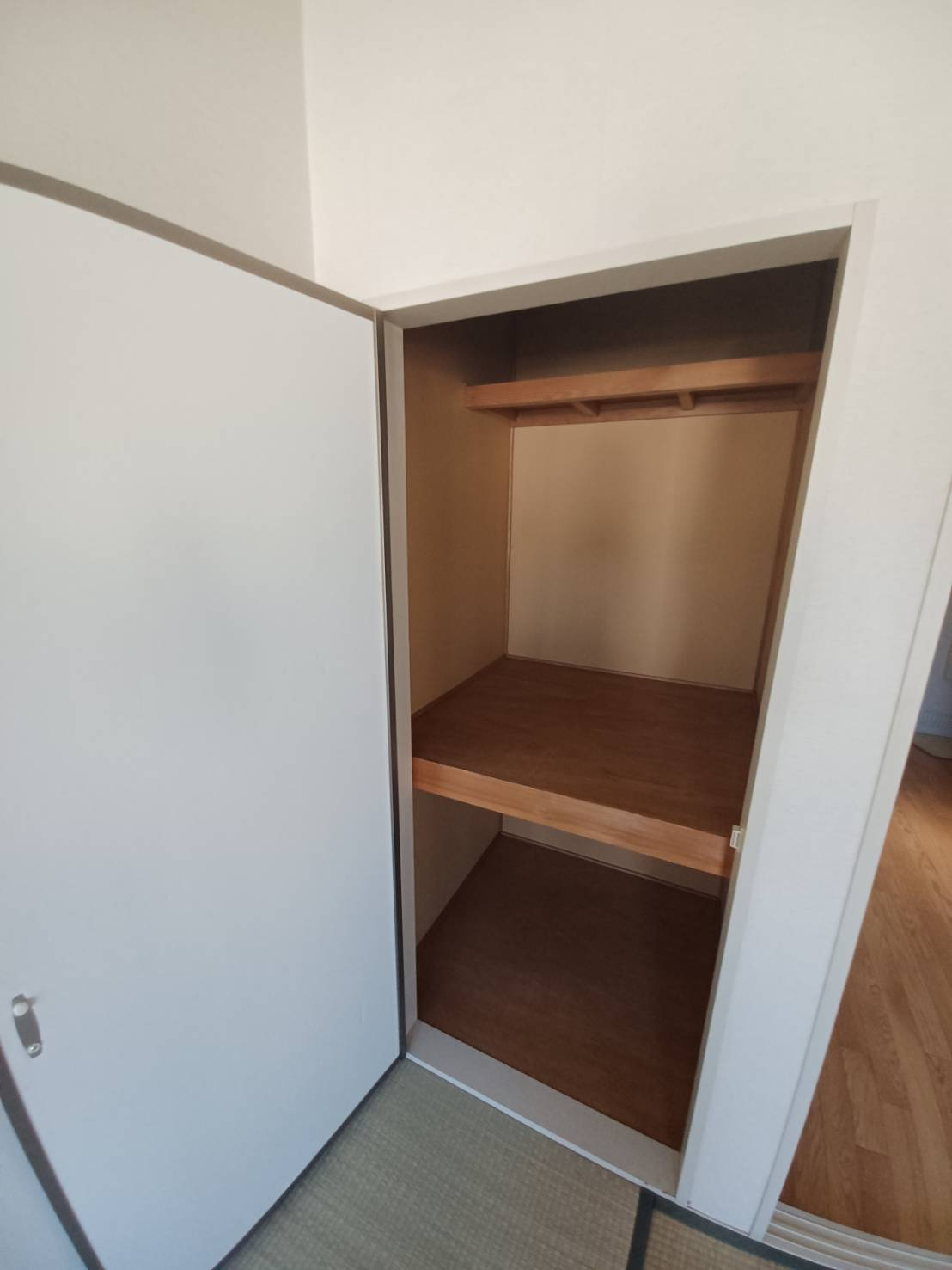 エステ東田の収納|現在リフォーム中の為、同仕様物件の写真となります。
