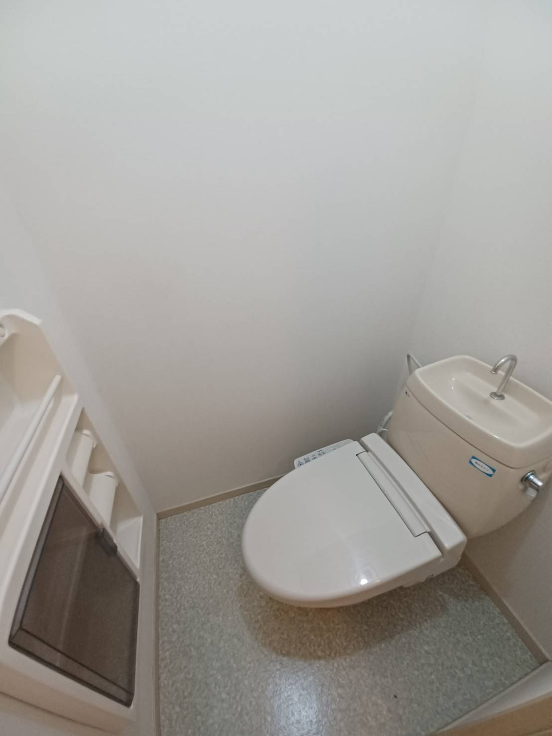 エステ東田のトイレ|現在リフォーム中の為、同仕様物件の写真となります。