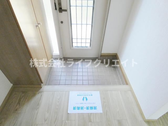 ブリージングタウン百草園の玄関