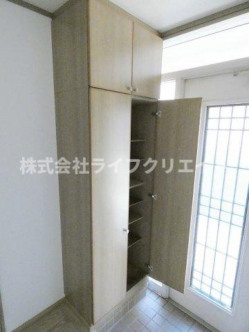 ブリージングタウン百草園の玄関