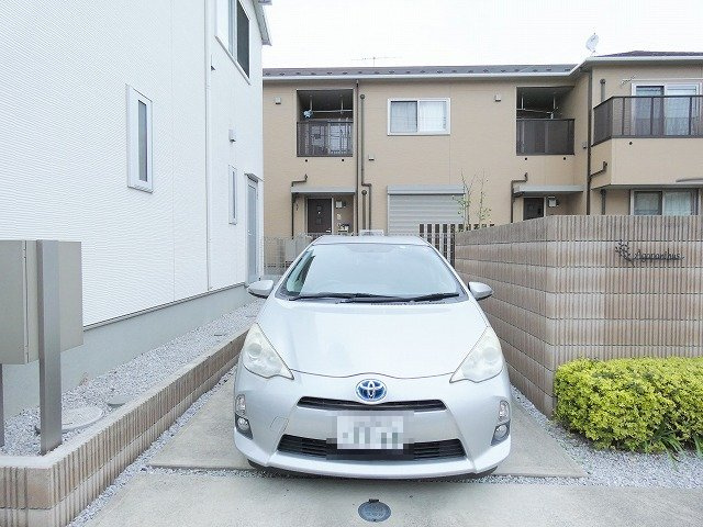 アガパンサスA棟の駐車場