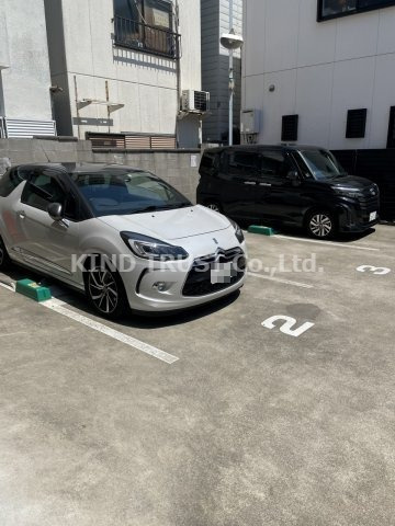 ラ・フォルム梅田northの駐車場