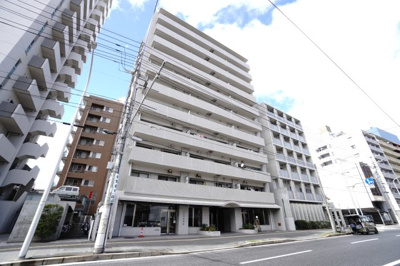 【外観】 | 【上質リノベ】藤和シティコープ舟入 | 【耐震性】
耐震性の高さを判断するポイントは、
建築確認申請日が1981年6月1日以降の
新耐震基準に適合しているかどうか。
震度６程度の大地震でも
建物が崩壊しないレベルが基準になりました。