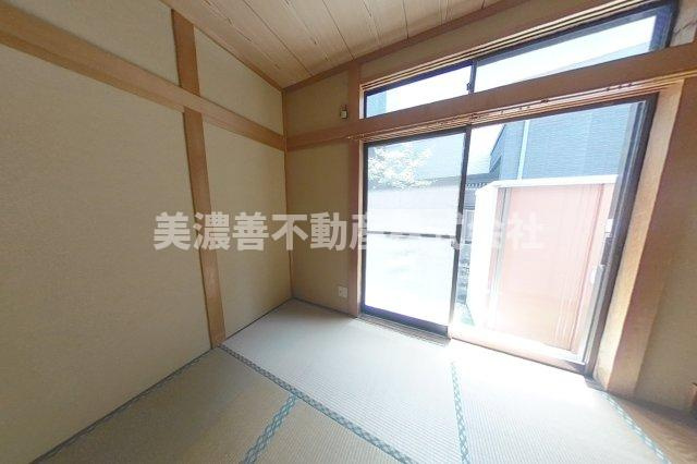 ６２８２４　岐阜市長良福光中古戸建ての和室