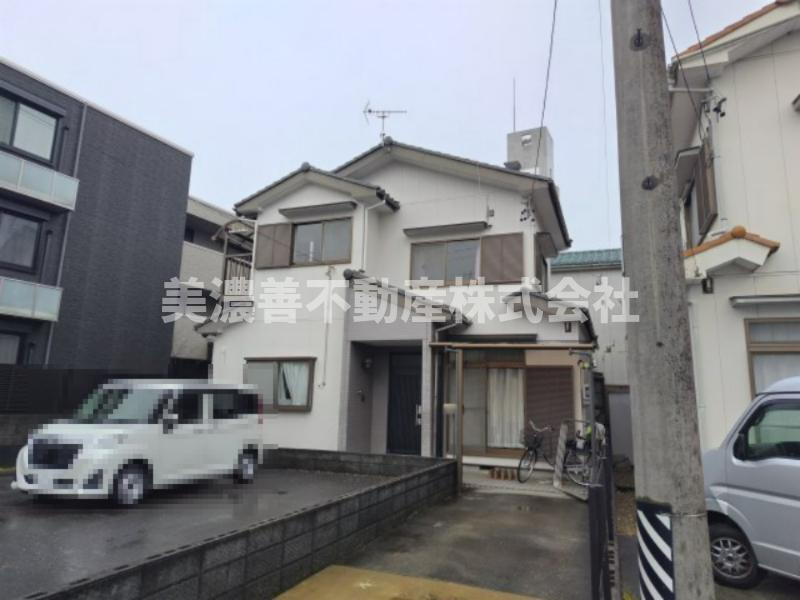 ６２８２４　岐阜市長良福光中古戸建ての外観