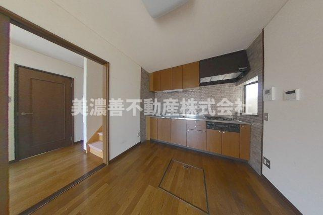 ６２８２４　岐阜市長良福光中古戸建てのキッチン