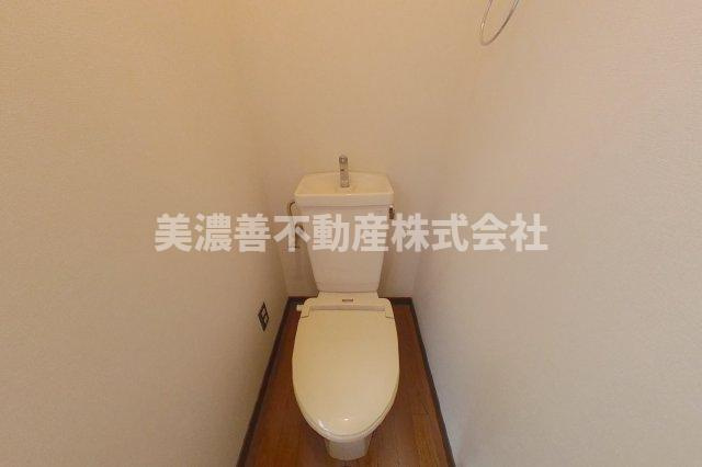 ６２８２４　岐阜市長良福光中古戸建てのトイレ
