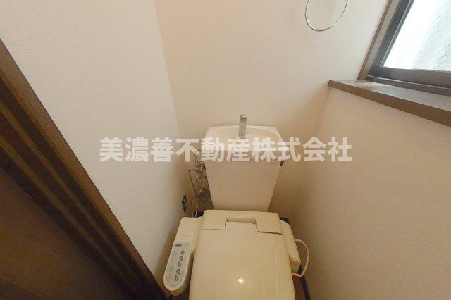 ６２８２４　岐阜市長良福光中古戸建てのトイレ