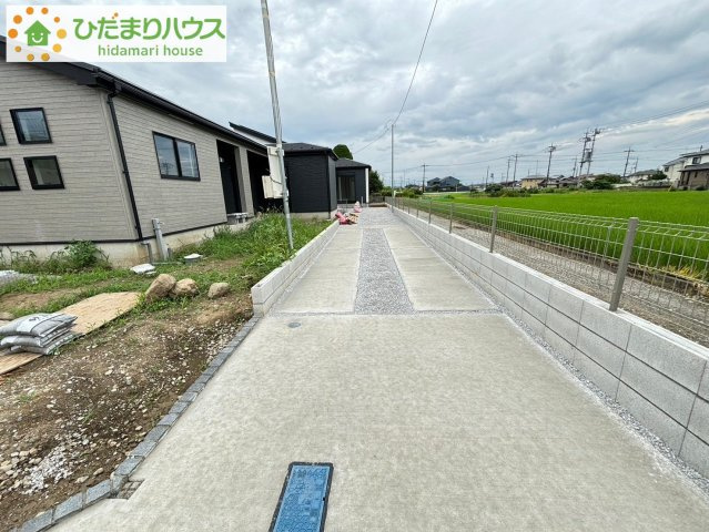 川島町吹塚　3期　新築一戸建て　グラファーレ　02の駐車場