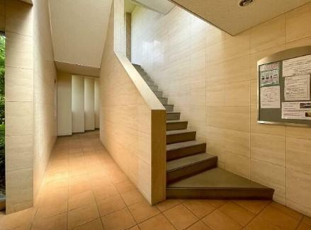 世田谷区喜多見９丁目の賃貸マンションのロビー