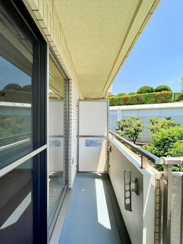 世田谷区喜多見９丁目の賃貸マンションのバルコニー