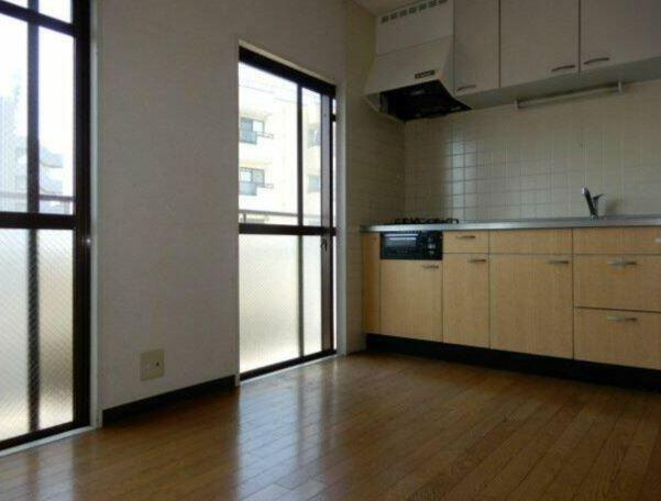 狛江市岩戸南３丁目の賃貸マンションの居間・リビング