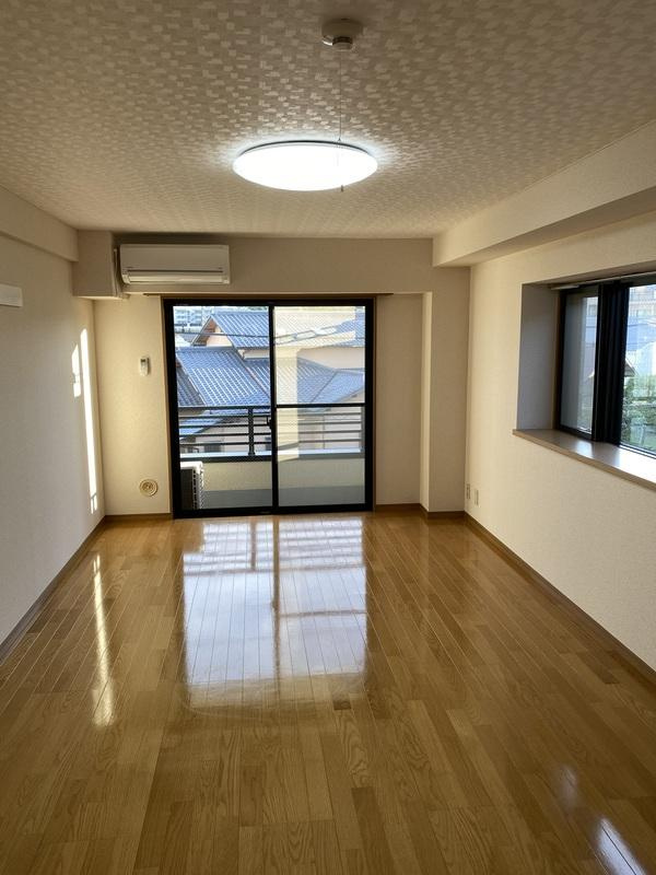 川崎市多摩区登戸の賃貸マンションの居間・リビング