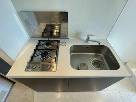 川崎市麻生区高石１丁目のアパートのキッチン