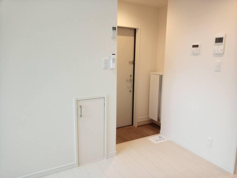 川崎市麻生区高石１丁目のアパートの玄関