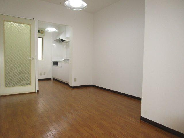 川崎市多摩区中野島４丁目の賃貸マンションの居間・リビング