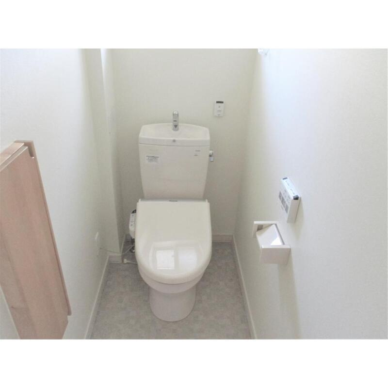 狛江市猪方３丁目の一戸建てのトイレ