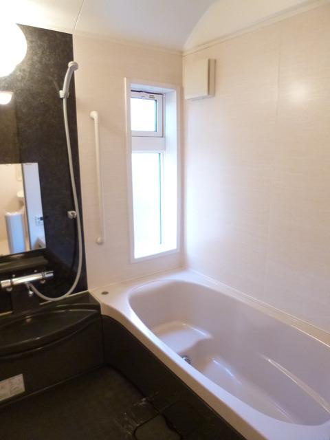 万福寺戸建賃貸住宅の浴室