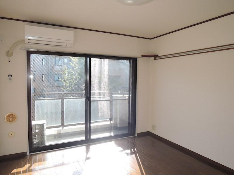 川崎市多摩区菅稲田堤１丁目の賃貸マンションの居間・リビング