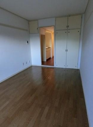 川崎市多摩区東生田１丁目の賃貸マンションの居間・リビング