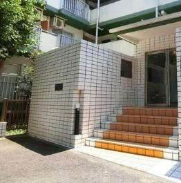 川崎市多摩区東生田１丁目の賃貸マンションのエントランス