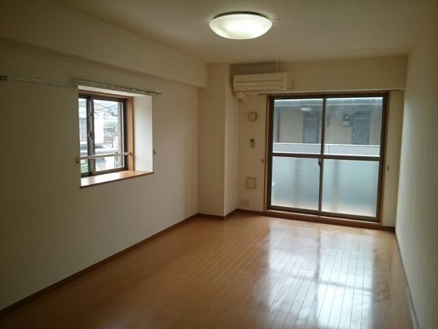 川崎市多摩区登戸の賃貸マンションの居間・リビング