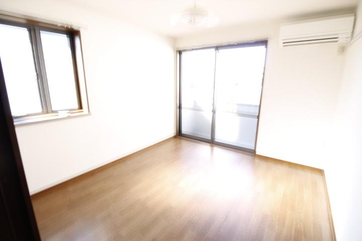 川崎市多摩区登戸のアパートの居間・リビング