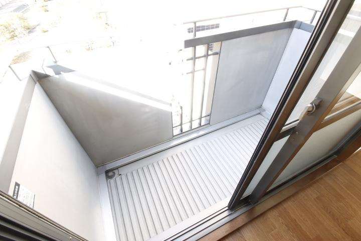 川崎市多摩区登戸のアパートのバルコニー