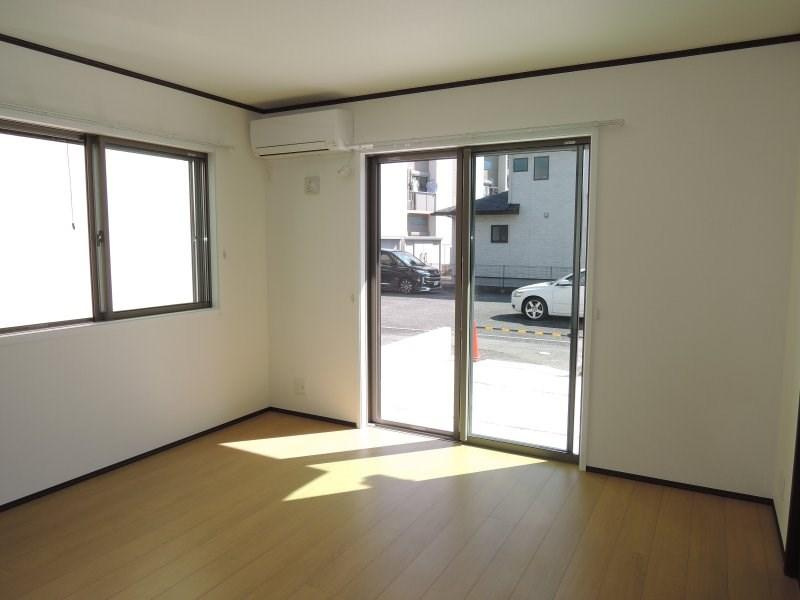 川崎市多摩区生田２丁目のタウンの居間・リビング