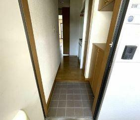 川崎市多摩区西生田１丁目のアパートの玄関