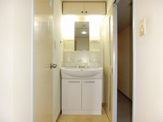 狛江市和泉本町１丁目の賃貸マンションの洗面所