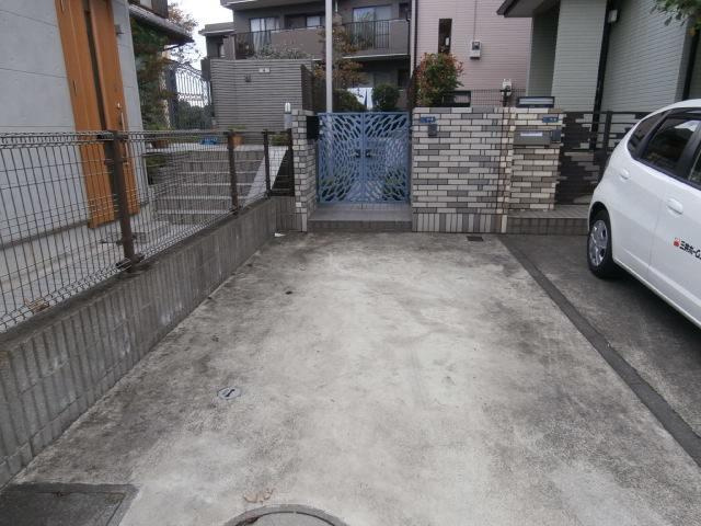 川崎市麻生区高石５丁目の一戸建ての駐車場