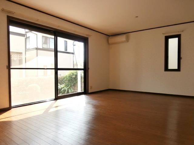 川崎市麻生区高石５丁目の一戸建ての居間・リビング