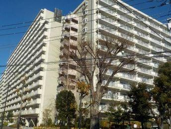 狛江市和泉本町１丁目の賃貸マンションの外観