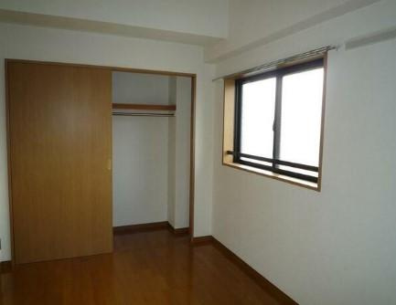 稲城市東長沼の賃貸マンションの収納