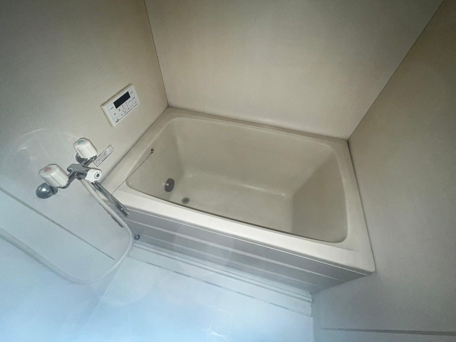 ファミール生田の浴室