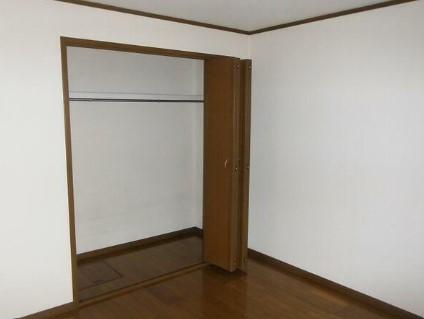 狛江市中和泉１丁目のアパートの収納