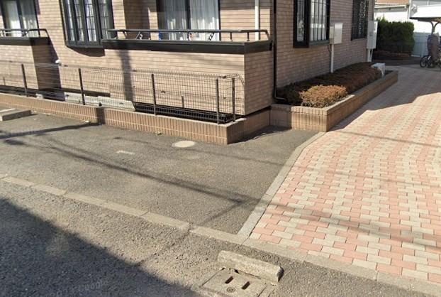 狛江市中和泉１丁目のアパートのエントランス