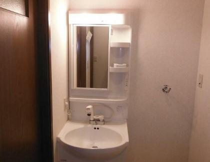 狛江市中和泉１丁目のアパートの洗面所